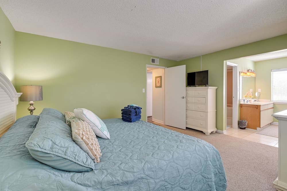 Beach Getaway w/ Pool Access + Patio w/ Ocean View