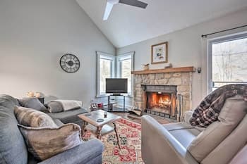 < 1 Mi to Jack Frost: Lake Harmony Townhome!