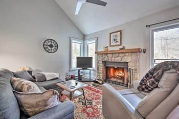 Bright Lake Harmony Townhome - Golf & Hike!