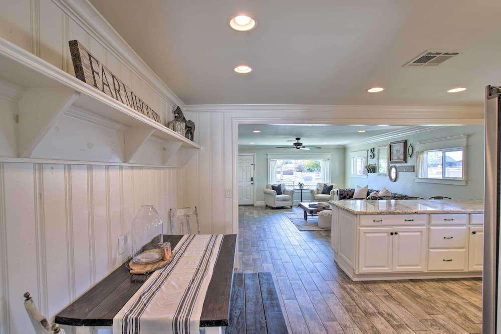 Walk to Downtown: Gilbert Home w/ Fire Pit!