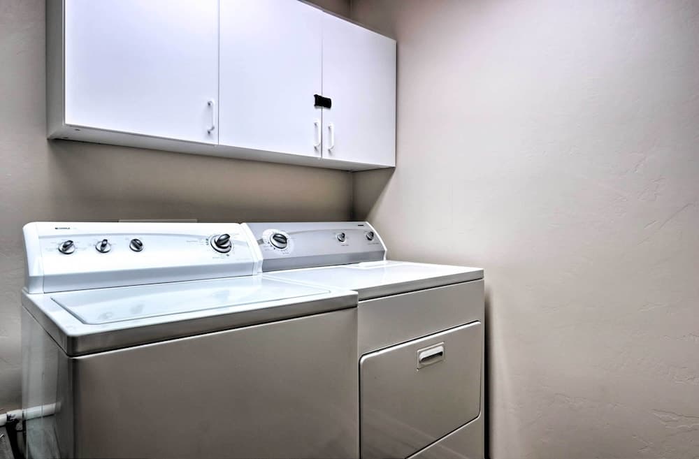 Pinetop Escape: Charming Mountain Condo w/ Balcony