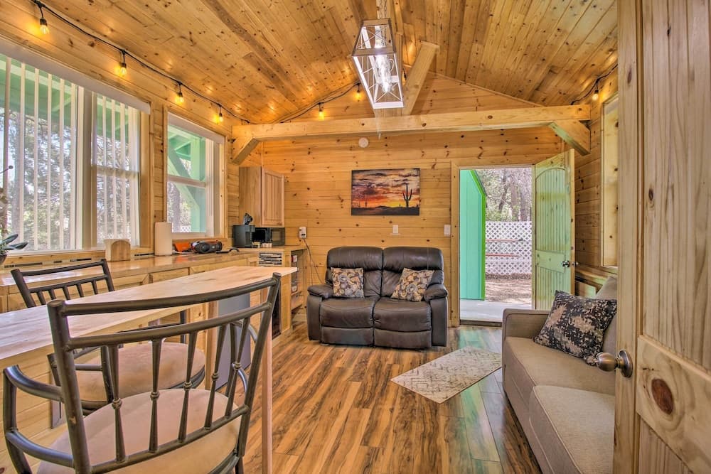 Grill, Fire Pit: Pet-friendly Lakeside Cottage!