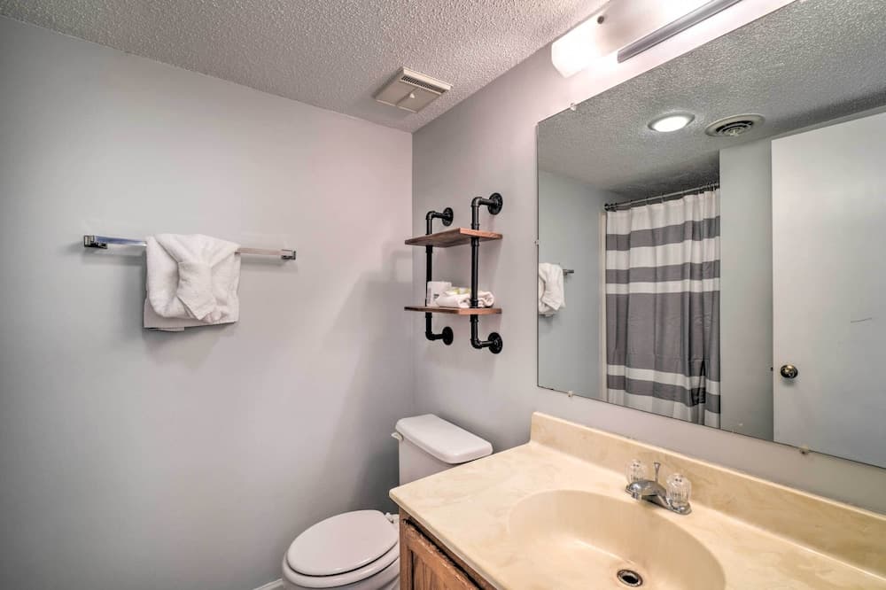 Mountaintop Gatlinburg Condo w/ Community Pool