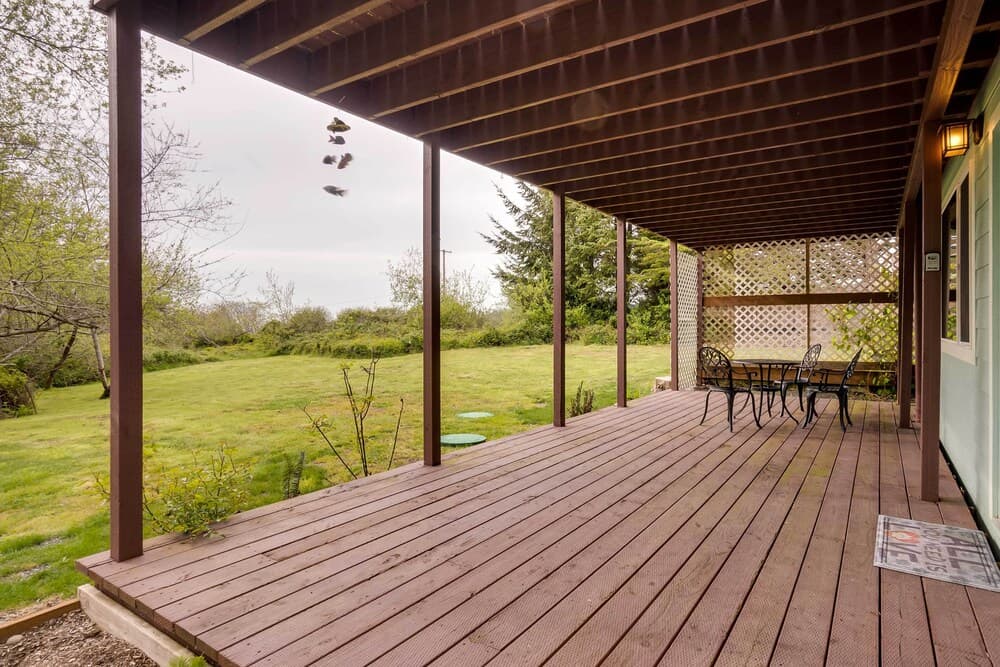 Soothing Studio w/ Lush Views: 2 Mi to Beach!