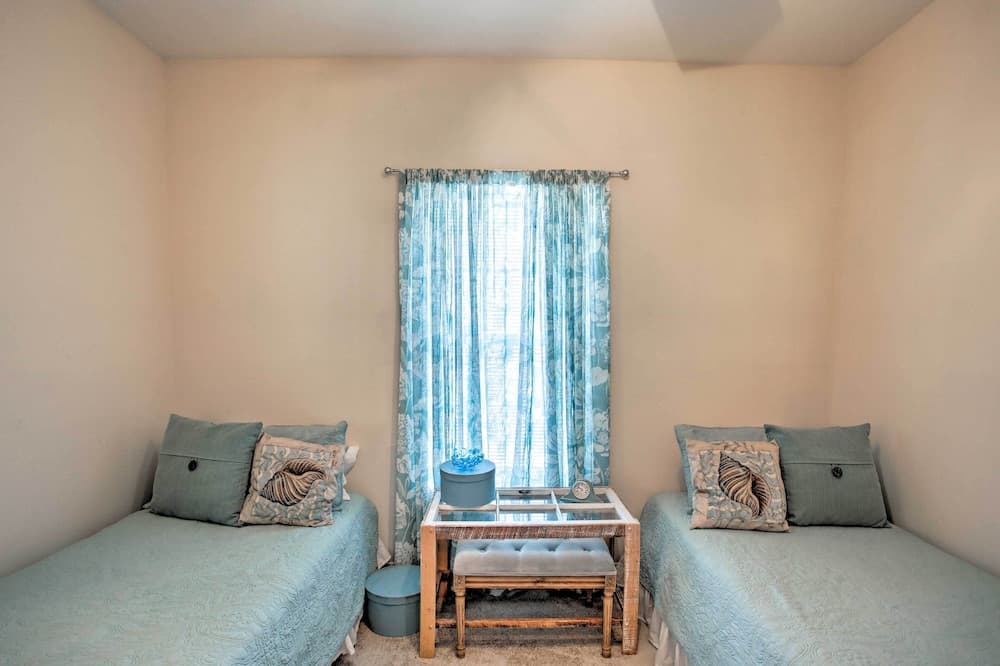 Little River Condo w/ Pool < 6 Mi to Beach!