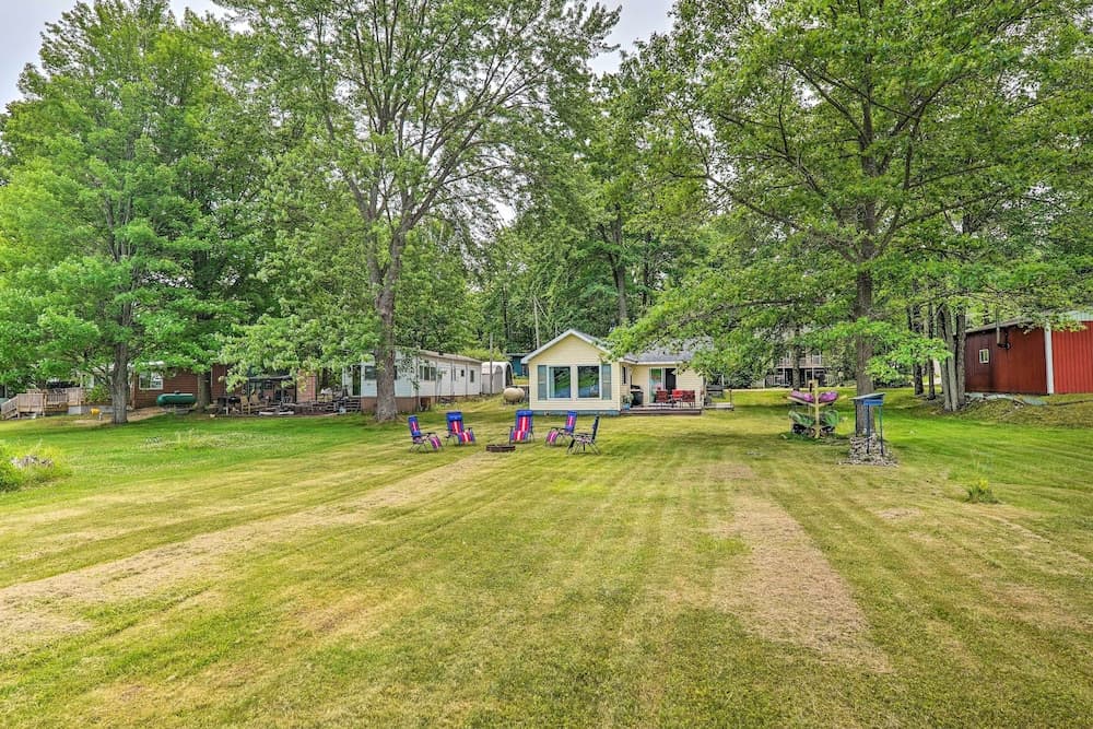 Cottage on Tubbs Lake w/ Fire Pit Near Skiing!
