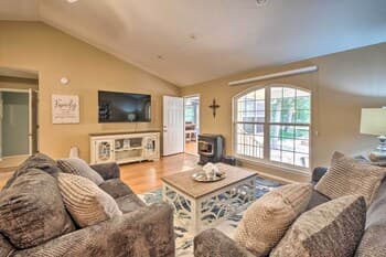 Holiday Island Home: Fire Pit & Boat Parking!