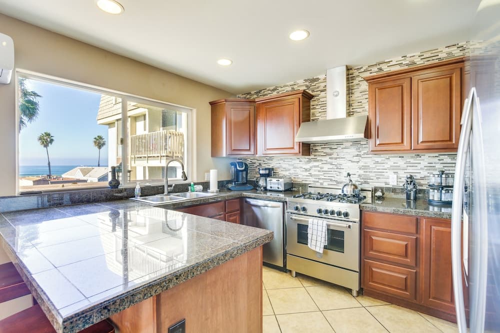 Tropical Oceanside Home w/ Deck, Walk to Beach