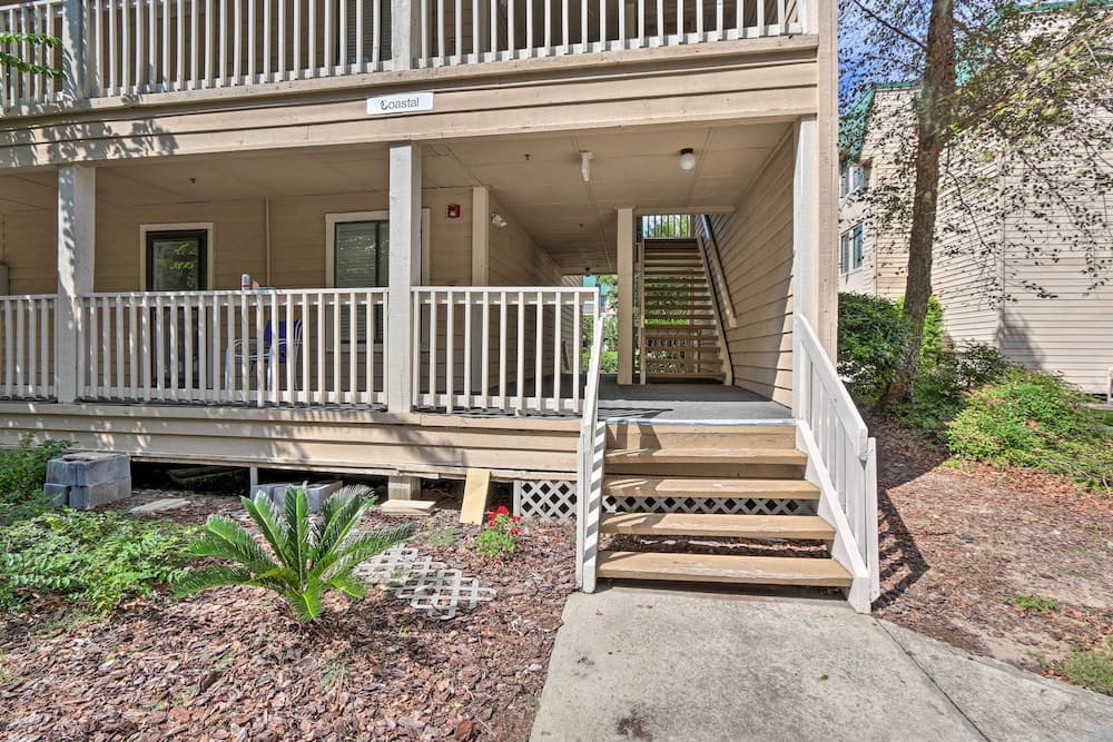 Beach + Pool Access: Colorful Hilton Head Condo!