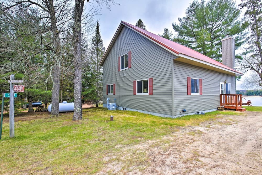 Cozy Dam Lake Escape w/ Dock, Yard & Water Access!