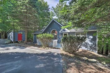 Beech Mountain Family Home w/ Deck & Fire Pit!