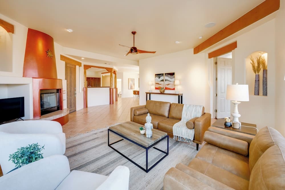 Red Rock Mtn View & Fire Pit: Central Sedona Home!