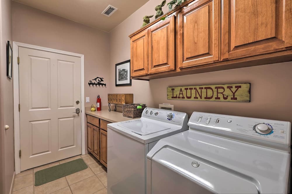 Arizona Home w/ Patio, Fire Pit & Gas Grill