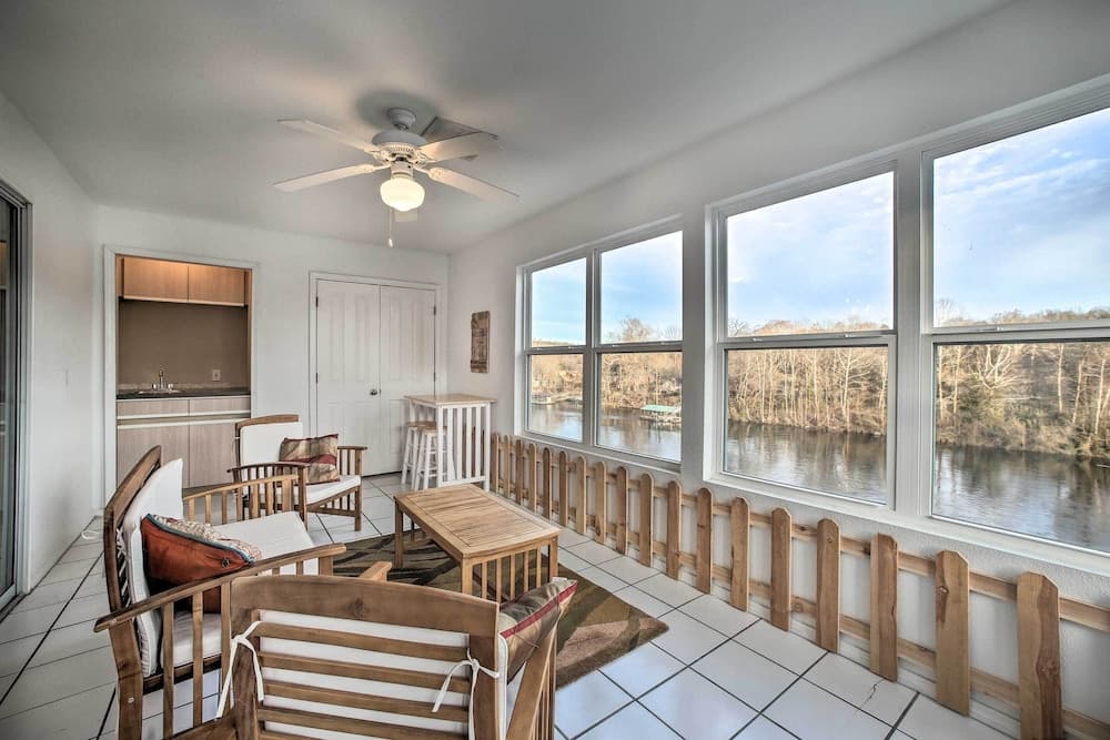 Lakefront Branson Getaway Near Marina & Fishing!