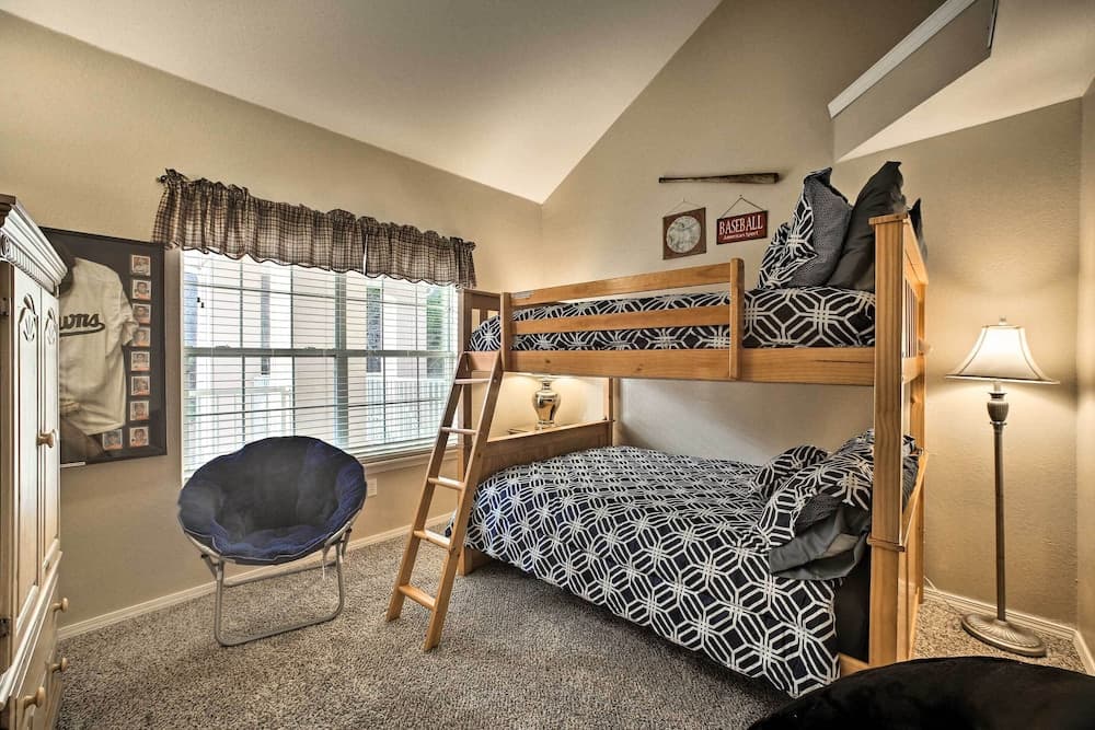 Lakefront Branson Getaway Near Marina & Fishing!