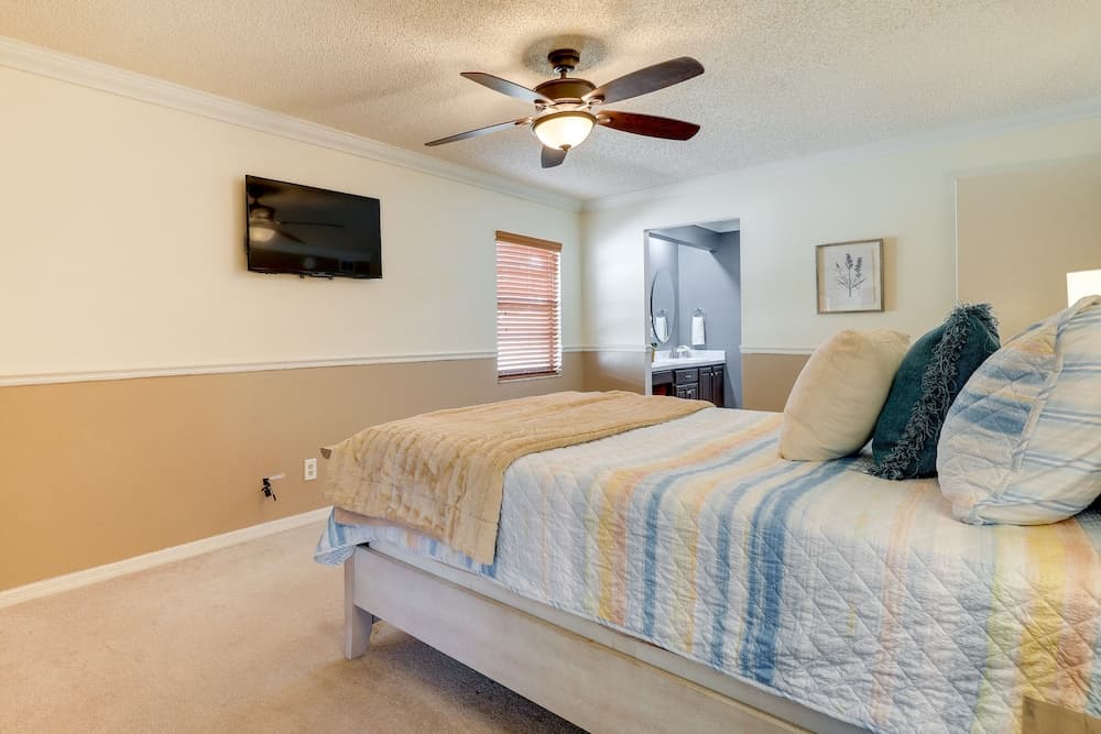 Valrico Vacation Rental 15 Mi to Tampa