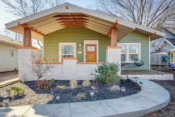 Chic Lawton Home, 5 Mins to Fort Sill!