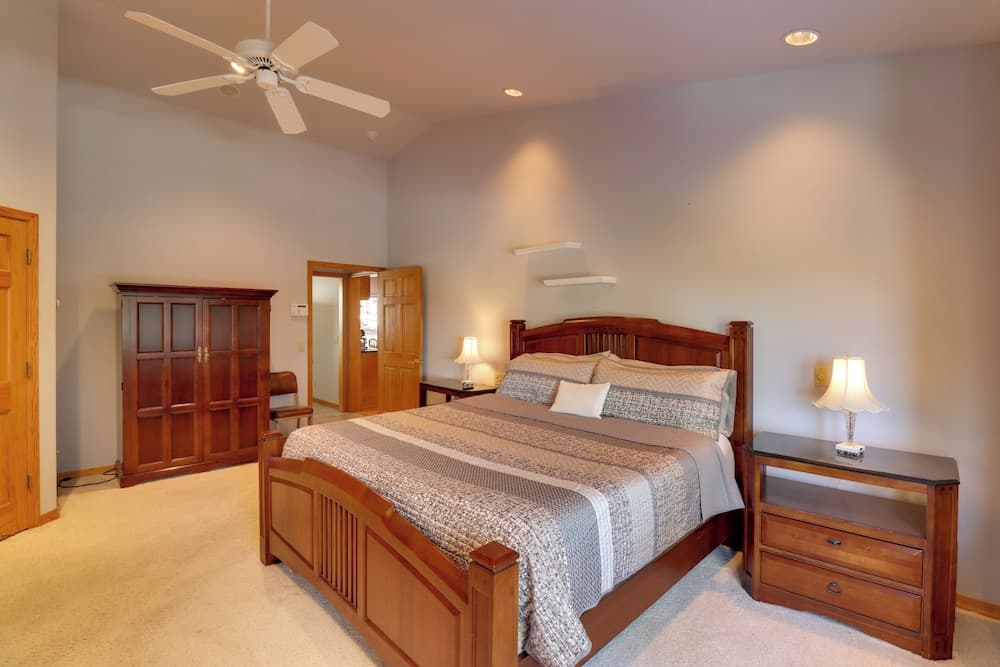 Patio & Forest View: Peaceful Show Low Home