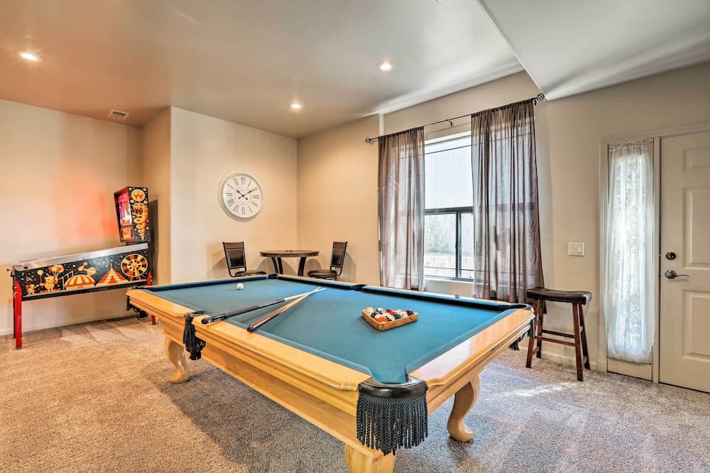 Spacious Flagstaff Home With Fire Pit & Game Room!