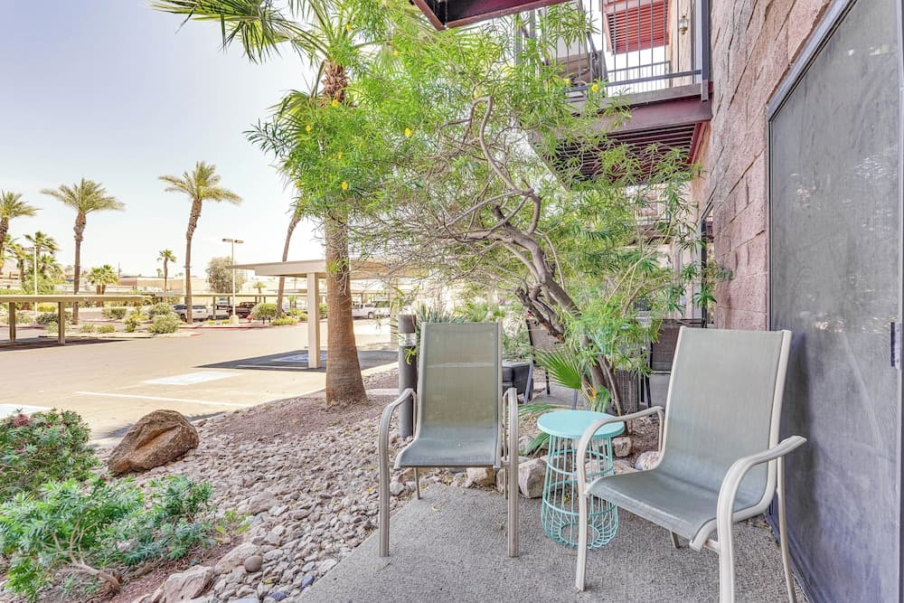 Walk to Golf & Beach: Queens Bay Resort Condo