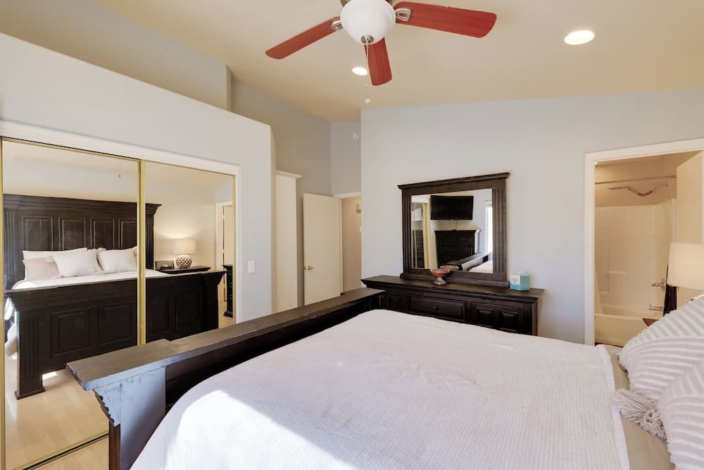 Golf & Hike: Family Home w/ Patio in Glendale