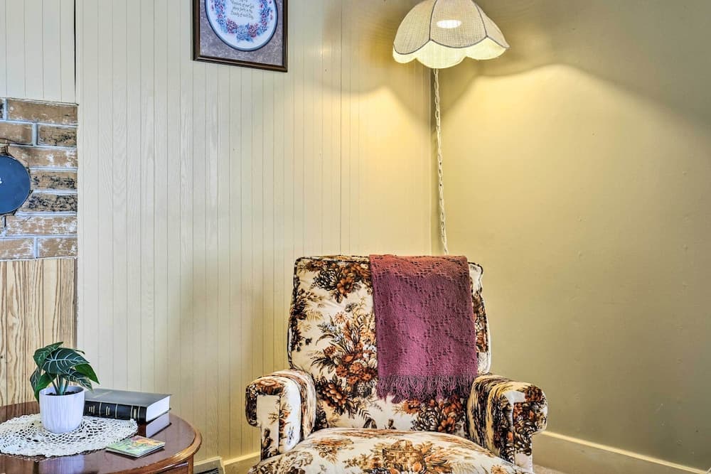 Cozy Chassell House - 10 Mi to Portage Lake!