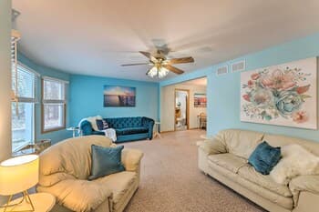 Lovely Lake Geneva Home - Steps to Lake Como!