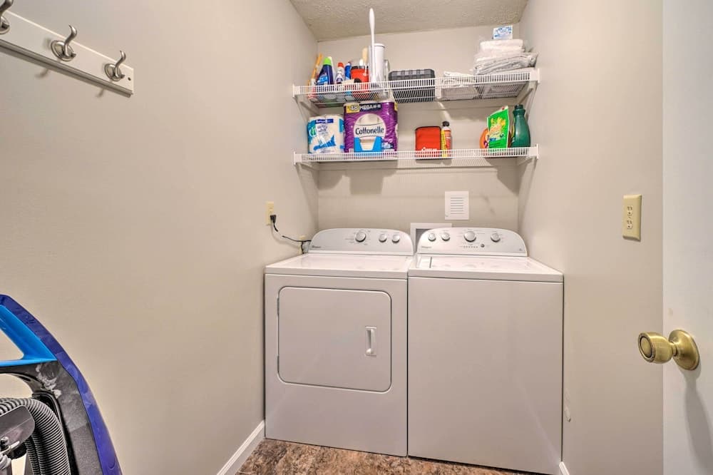 Oak Island Getaway w/ Yard - Walk to Beach!