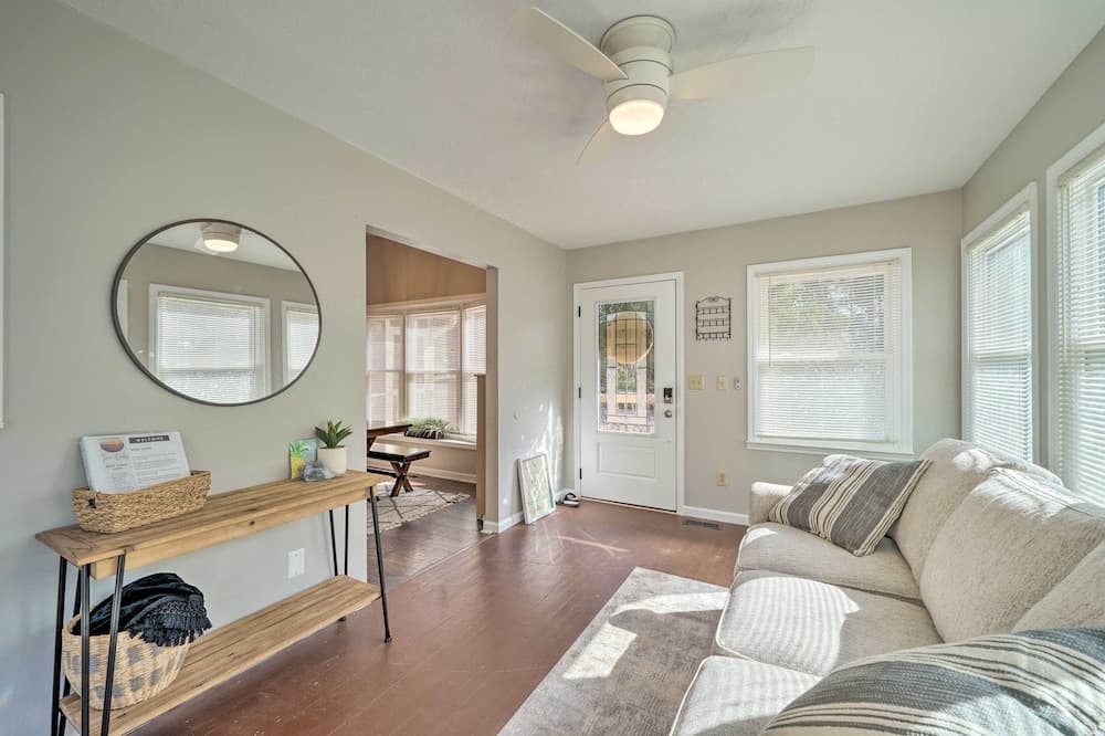 Oak Island Getaway w/ Yard - Walk to Beach!