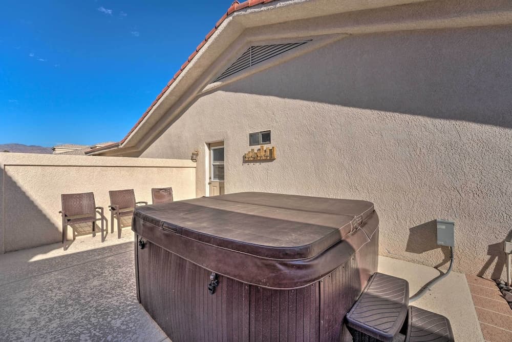 Pool & Game Room: Pet-friendly Lake Havasu Gem