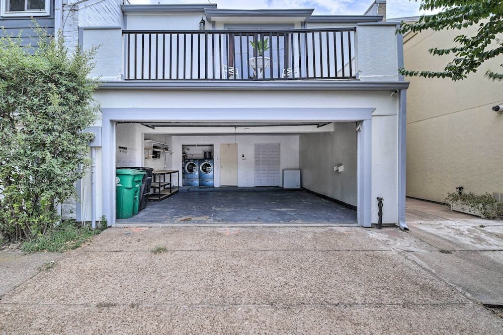 Charming Montrose Townhome With Private Pool!