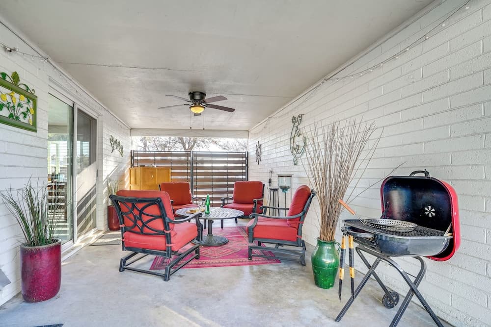Pet-friendly Phoenix Home: Breezeway & Fenced Yard