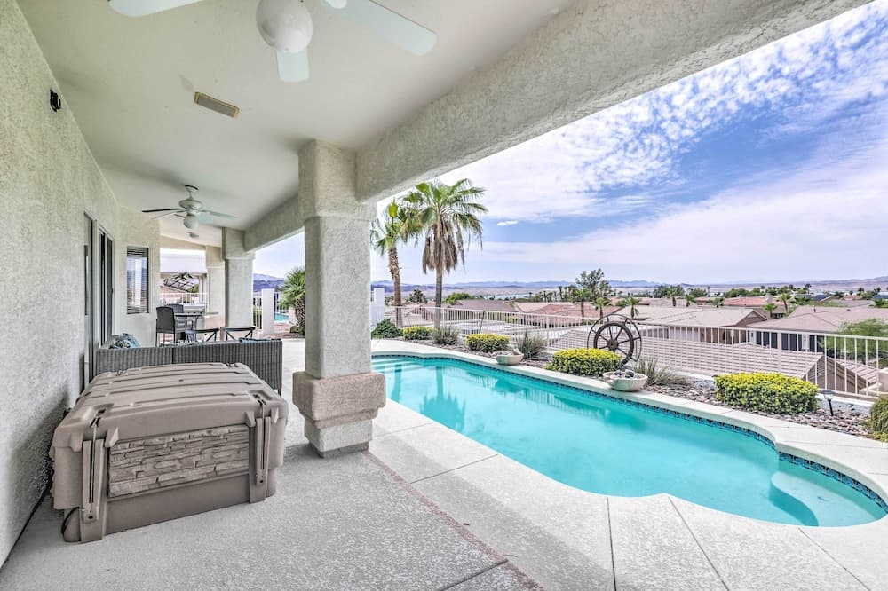 Sunny Snowbird's Retreat w/ Lake Havasu Views!