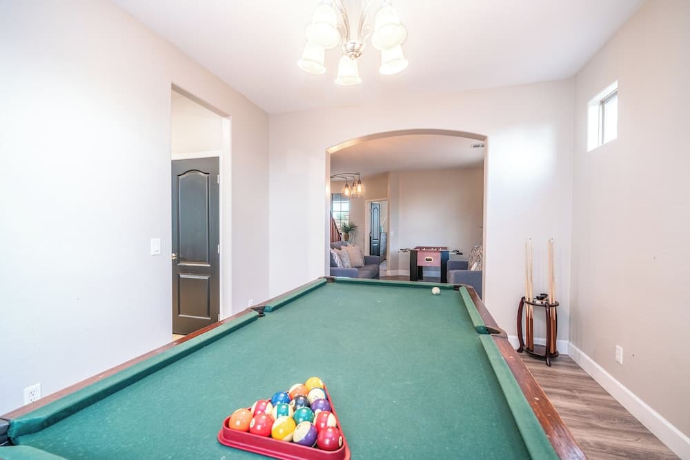 Pool & Patio: Family-friendly Goodyear Home!