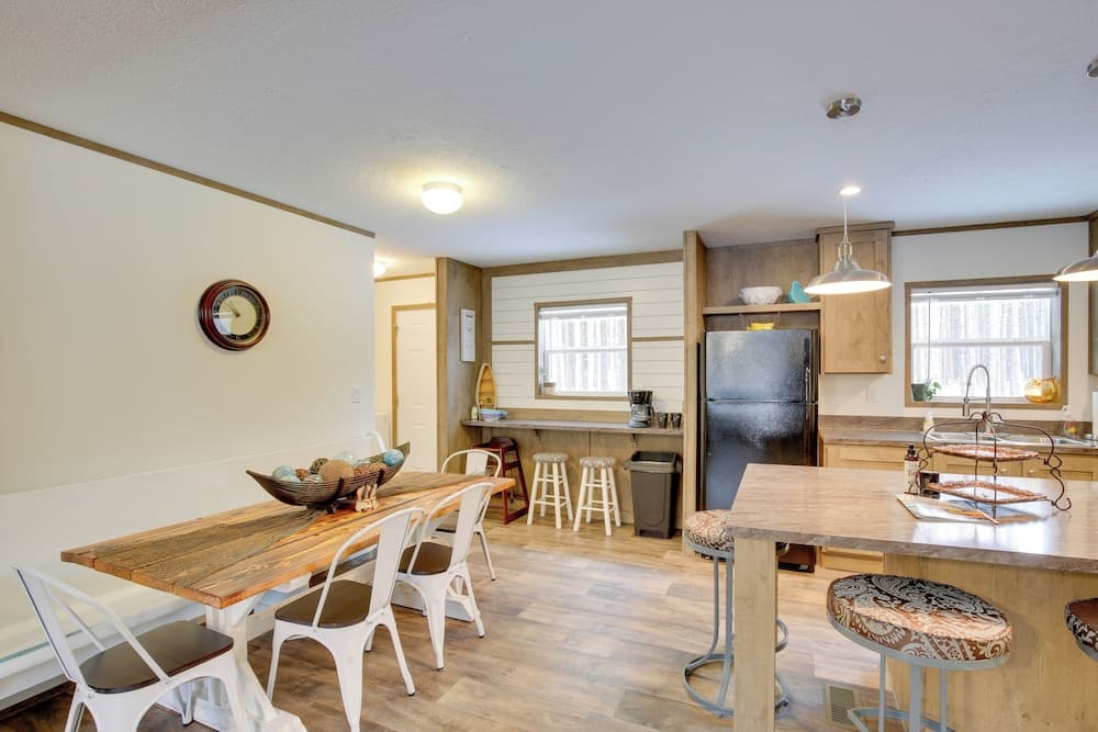 Stylish Chetek Hideaway w/ Lake + Dock Access!