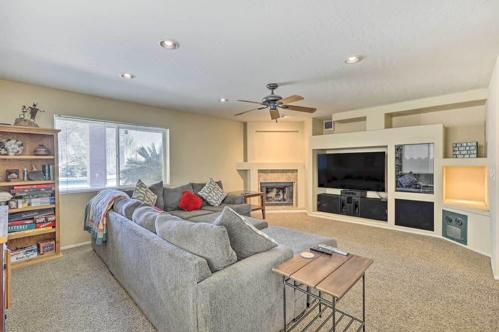 Golf Course Views: Stunning Oasis in Phoenix!