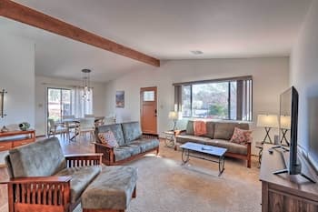 Hikers Paradise w/ Fire Pit < 1 Mi to Trails