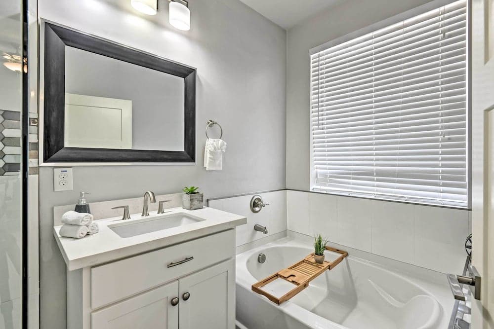 7 Mi to Dtwn Phoenix: Home w/ Patio & Yard