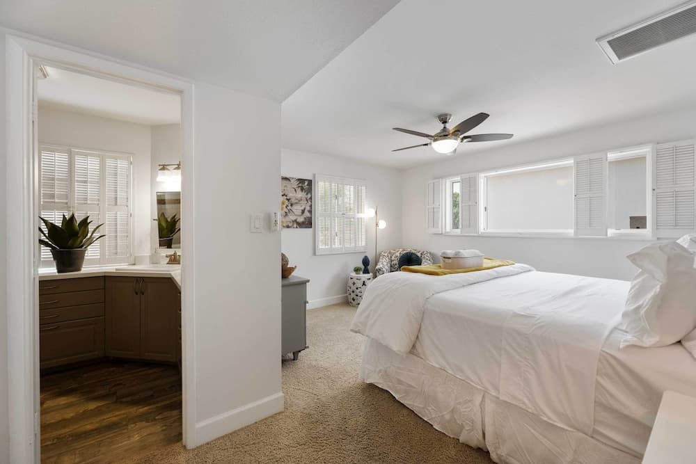 Pristine Escape ~ 2 Miles to Old Town Scottsdale!