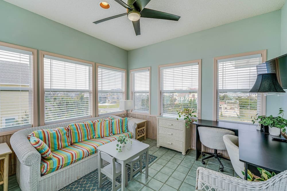 Grand Seaside Escape w/ Direct Beach Access!