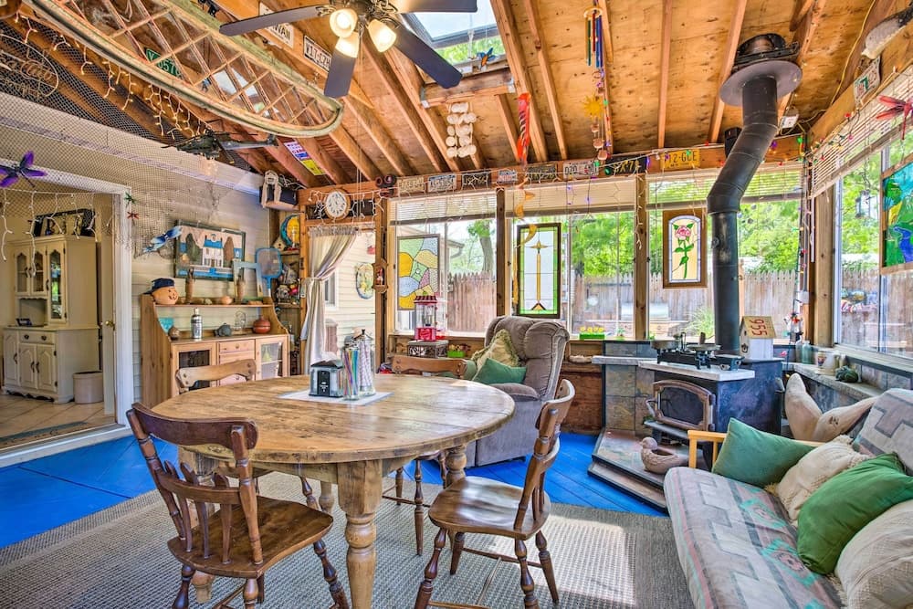 Charming Hampton Bays Home 5 Mi to Coopers Beach