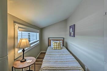 Flagstaff Townhome w/ Private Deck & Grill!