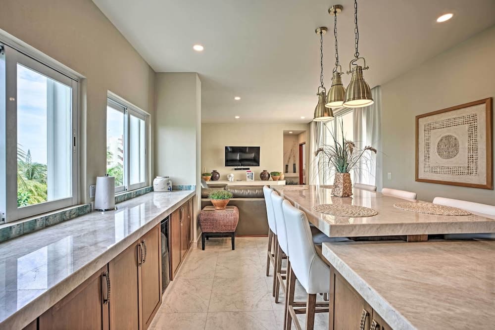 Ocean-view Oasis on Playa Norte: Resort Amenities