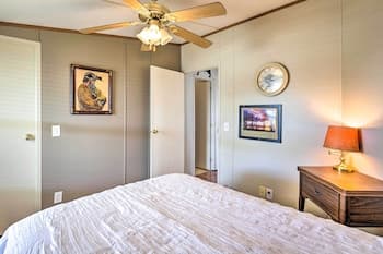 Cozy Yuma Retreat w/ Furnished Patio & Grill!