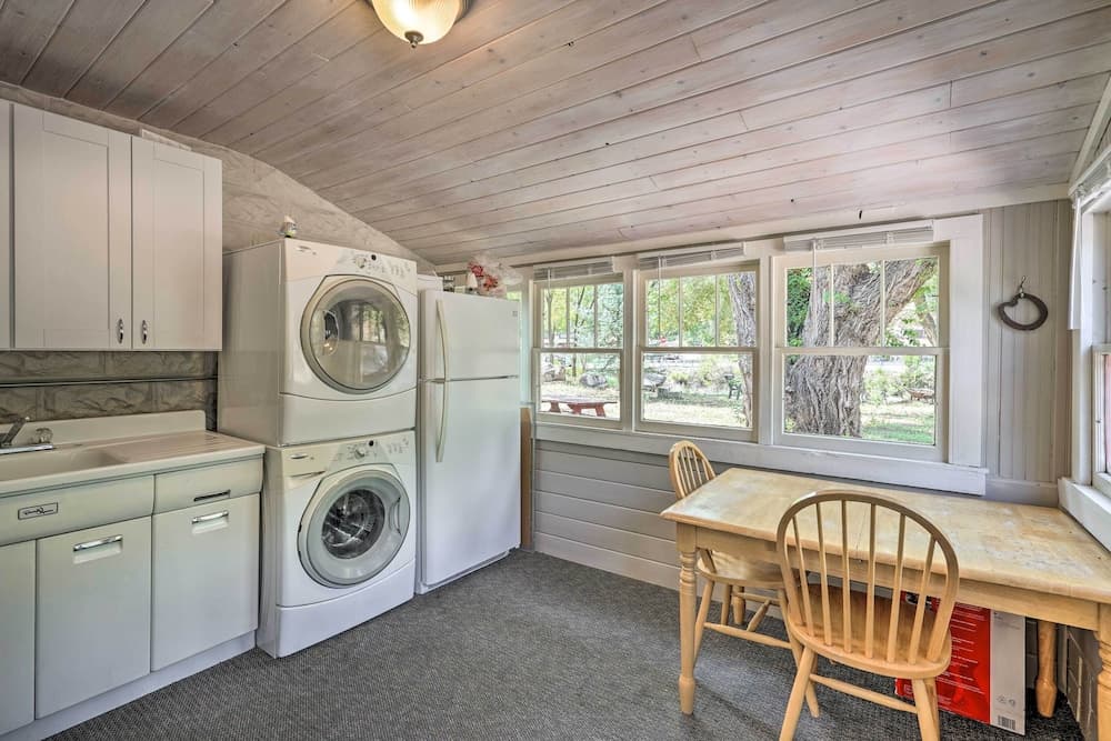 Cotopaxi Escape w/ Game Room on Arkansas River!