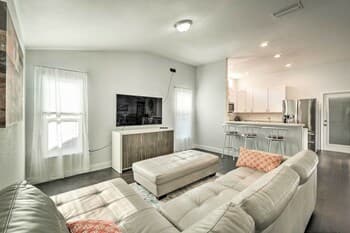 Spacious Home w/ Lanai, Steps to Bradenton River