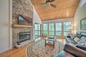 Scenic Sapphire Condo w/ Deck + Gas Grill!