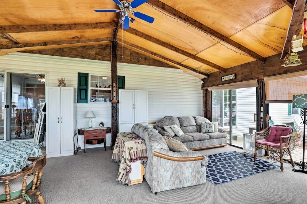 Lyndonville Home w/ Fire Pit, Screened Patio & A/C