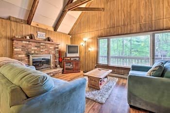 Tree-lined Pocono Lake Cabin, Trails On-site!