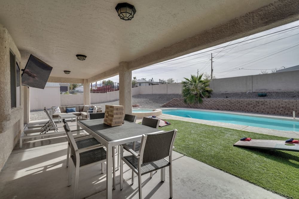 Lake Havasu Home w/ Fire Pit & Grill, 3 Mi to Lake